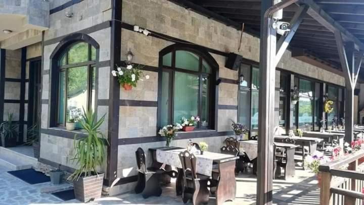 Тодорини Кукли Hotel Spanchevtsi Buitenkant foto