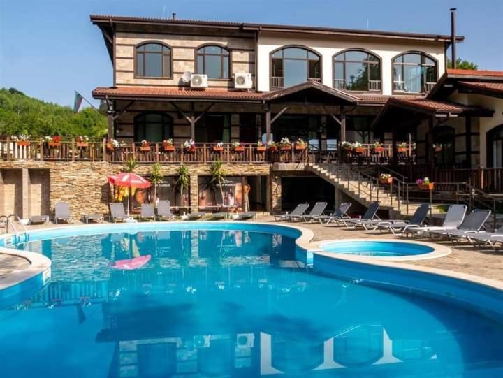 Тодорини Кукли Hotel Spanchevtsi Buitenkant foto